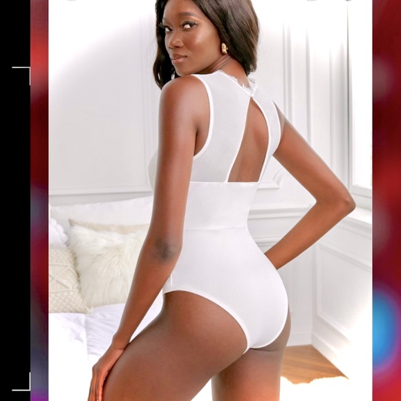 🖤HP🖤 LAST ONE!! Small Boutique White Lacy Bodysuit - Picture 3 of 16